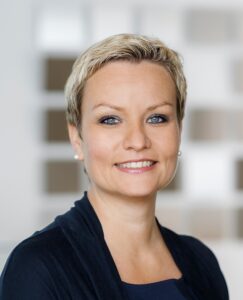 Katja Hanns-Terrill ist seit Dezember 2019 Managing Partner bei Odgers und leitet den Geschäftsbereich Energiewirtschaft. Als Mitglied des Teams Öffentliche Hand besetzt die Betriebswirtin zudem Spitzenpositionen in der kommunalen Kernverwaltung und bei Beteiligungsunternehmen der öffentlichen Hand. Sie kam 2004 ins Unternehmen, zuvor war sie als Human Resources Manager beim Technologiekonzern Fujitsu und als Recruiting Specialist bei Accenture tätig.